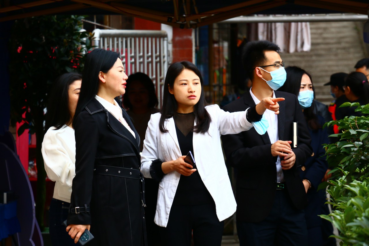 实验小学交流团参观城南小学校园