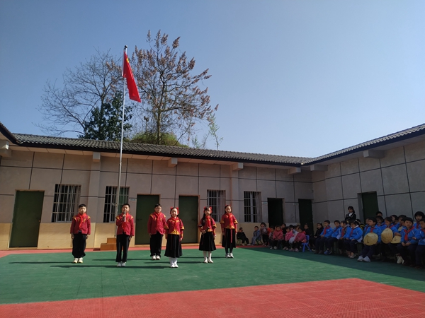 南坝小学《我与经典一起成长》